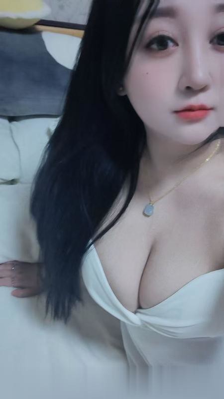 上海大奶少妇小雅-1.jpg